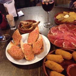 Ben Aqui - Sangria and tapas!