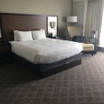 DoubleTree by Hilton Hotel Cedar Rapids Convention Complex - The room - Hotels Near Me - Cedar Rapids, Iowa