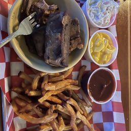 The so called bbq "brisket" probably boiled and reheated on a flat top The so called bbq "brisket" probably boiled and reheated on a flat top