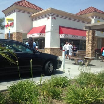 In-N-Out Burger - In n out on a sunny day. - Fast Food Near Me - Glendora, California