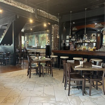 B Matthews Eatery - New American Near Me - Savannah, Georgia
