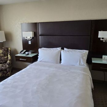 Holiday Inn Vancouver-Centre - Queen bed - Hotels Near Me - Vancouver, British Columbia Holiday Inn Vancouver-Centre - Queen bed - Hotels Near Me - Vancouver, British Columbia