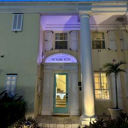 The Pillars Hotel & Club - Outside hotel