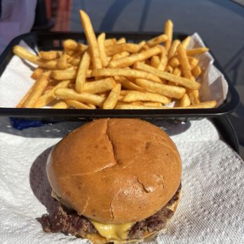 Ducks Burger bar - Cheeseburger & fries - Burgers Near Me - Marietta, Georgia