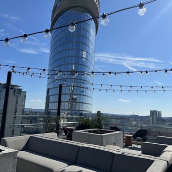 Harriet's Rooftop - Outside - Cocktail Bars Near Me - Nashville, Tennessee
