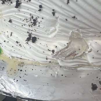 Panaderia Tierra Caliente - You can see big piece of broken glass and tiny pieces in the side of cake. - Bakeries Near Me - Houston, Texas Panaderia Tierra Caliente - You can see big piece of broken glass and tiny pieces in the side of cake. - Bakeries Near Me - Houston, Texas