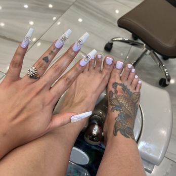 Chill Nails - Acrylic, nail set and gel polish French tip toes - Nail Salons Near Me - North Hollywood, California