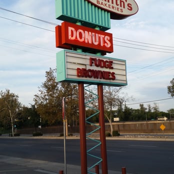 Smith's Bakeries - Vintage sign - Donuts Near Me - Bakersfield, California Smith's Bakeries - Vintage sign - Donuts Near Me - Bakersfield, California