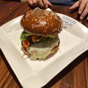 Gordon Ramsay Burger Las Vegas - Hell's Kitchen burger - Burgers Near Me - Las Vegas, Nevada