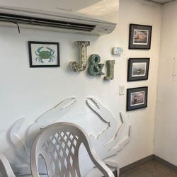 J & J's Crabshack - Decor