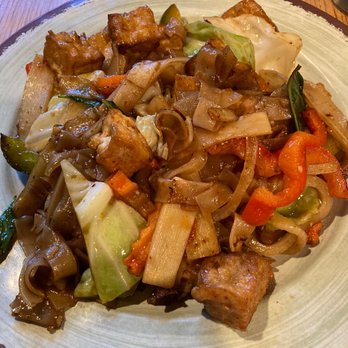 Fit To Be Thai'd Thai Restaurant - Drunken noodles - Thai Near Me - Warren, Vermont Fit To Be Thai'd Thai Restaurant - Drunken noodles - Thai Near Me - Warren, Vermont