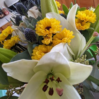 Franco's Flowers - Last minute bouquet that didn't look last minute at all! - Florists Near Me - Encinitas, California