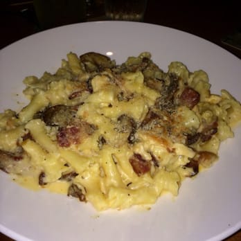 Yard House - Mac and cheese is soooo good. Has mushrooms, chicken, bacon and cheese on top of pasta! - Bars Near Me - Houston, Texas Yard House - Mac and cheese is soooo good. Has mushrooms, chicken, bacon and cheese on top of pasta! - Bars Near Me - Houston, Texas