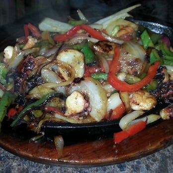 Mariscos Uruapan - Shrimp and pulpo fajitas - Mexican Near Me - Irwindale, California Mariscos Uruapan - Shrimp and pulpo fajitas - Mexican Near Me - Irwindale, California