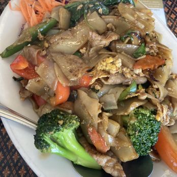 Sang Dao Restaurant - Drunken Noodles - Thai Near Me - San Diego, California Sang Dao Restaurant - Drunken Noodles - Thai Near Me - San Diego, California