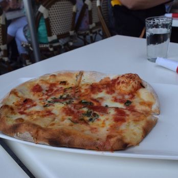 Comptoir 400 - Margarita Pizza - Pizza Near Me - Montreal, Quebec Comptoir 400 - Margarita Pizza - Pizza Near Me - Montreal, Quebec