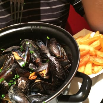 Cafe de l'Olympia - Moules! - Patisserie/Cake Shop Near Me - Paris, 75