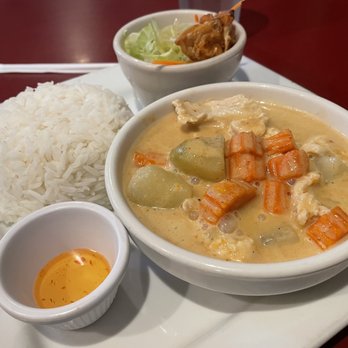 Silver Dish Thai Cuisine - Massaman Curry lunch special - Thai Near Me - Provo, Utah
