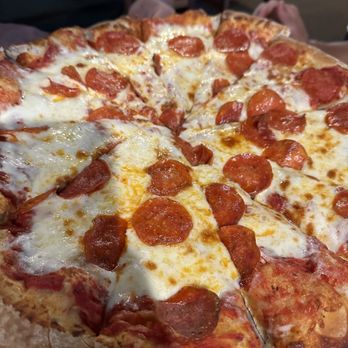 Oggi's - Happy hour, 1 topping pizza - Pizza Near Me - Encinitas, California Oggi's - Happy hour, 1 topping pizza - Pizza Near Me - Encinitas, California