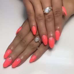 Sofia is literally a nail genius! She is so creative (notice how she matched the glam on each hand to my rings?!). I'm the most grateful!
