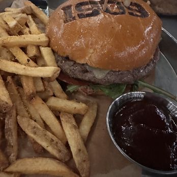 1909 - 1909 burger - Bars Near Me - Temecula, California