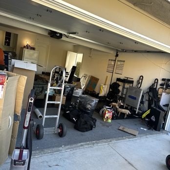 Dragon Moving - This all magically disappeared into the truck in the blink of an eye. - Movers Near Me - Anaheim, California Dragon Moving - This all magically disappeared into the truck in the blink of an eye. - Movers Near Me - Anaheim, California