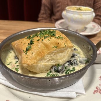 Le Margot - Escargo pot pie - French Near Me - Fort Worth, Texas Le Margot - Escargo pot pie - French Near Me - Fort Worth, Texas
