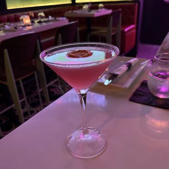Dive Bar LIC - Cosmopolitan - Dive Bars Near Me - Astoria, New York