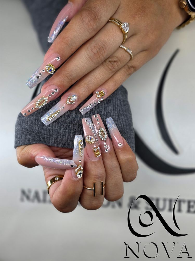 Nova Nails Salon & Suites Logo