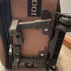 Golden West Airport Shuttle - Broken luggage caused by Golden West Shuttle driver.