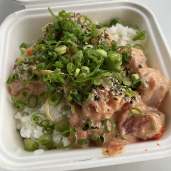 Off the Hook Poke Market - Mini poke with white rice, spicy ahi, green onion, and furikake - Poke Near Me - Honolulu, Hawaii Off the Hook Poke Market - Mini poke with white rice, spicy ahi, green onion, and furikake - Poke Near Me - Honolulu, Hawaii