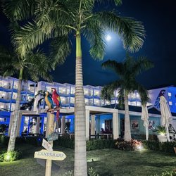 HH Travel - Margaritaville Riveria Maya at night