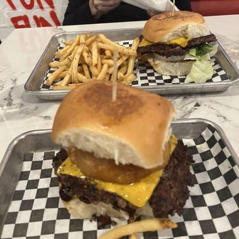 Fun Buns - Awesome burgers - Food Trucks Near Me - Spring Branch, Texas