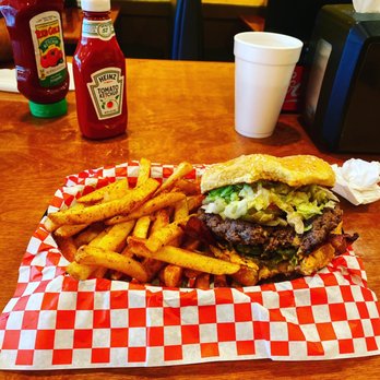 Hippo Burgers - The hippo sirracha burger - Burgers Near Me - Humble, Texas