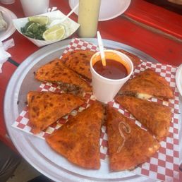 Birria pizza with consomé Birria pizza with consomé