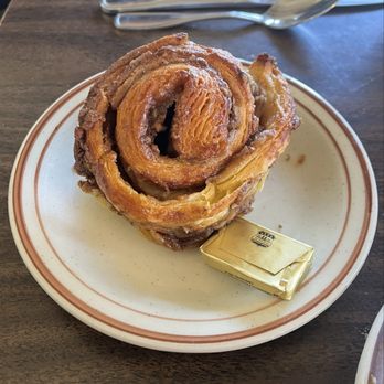Linda's Seabreeze Cafe - Cinnamon roll - Breakfast & Brunch Near Me - Santa Cruz, California Linda's Seabreeze Cafe - Cinnamon roll - Breakfast & Brunch Near Me - Santa Cruz, California