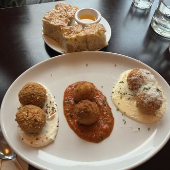 Sprezzatura - Bread and the mixed arancini - Italian Near Me - Dublin, D