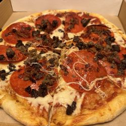 Wine'ing Butcher - We had steak tips and pepperoni pizza called the Butchers Blend Pizza. It needed more meat but the flavor and crust were great taste.