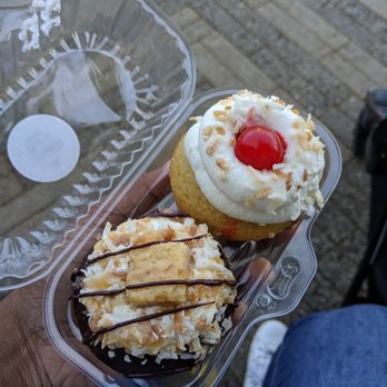 Molly's Cupcakes - Samoa and Pina colada - Cupcakes Near Me - Chicago, Illinois Molly's Cupcakes - Samoa and Pina colada - Cupcakes Near Me - Chicago, Illinois