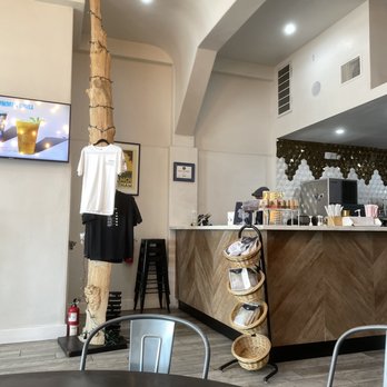 Phin Smith - Customers order at bar corner with confusing setup - Coffee & Tea Near Me - Garden Grove, California