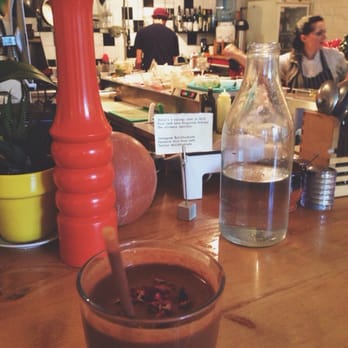 Wild Food Cafe - Smoothie at the bar - Vegetarian Near Me - London, XGL
