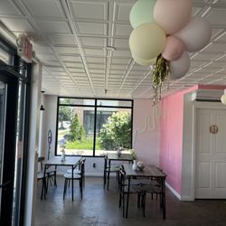 Sweet Cheeks Cake Bar - Dinning Room