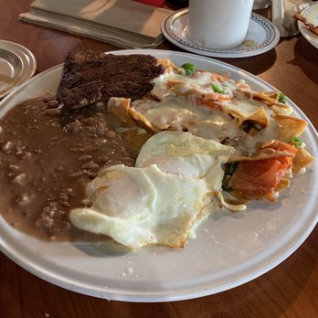 El Novillo Restaurant - Huevos con chilaquiles y fajita - Mexican Near Me - Houston, Texas