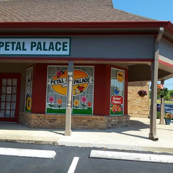 Petal Palace - Photo taken from side of Petal palace - Florists Near Me - San Antonio, Texas