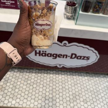 Häagen-Dazs - Caramel Cone with Pecans. - Ice Cream & Frozen Yogurt Near Me - Miami, Florida Häagen-Dazs - Caramel Cone with Pecans. - Ice Cream & Frozen Yogurt Near Me - Miami, Florida