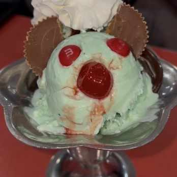 Friendly's - Burgers Near Me - Clark, New Jersey