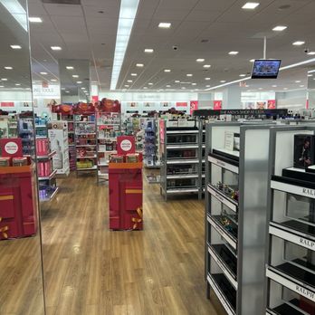 Ulta Beauty - Cosmetics & Beauty Supply Near Me - Chicago, Illinois