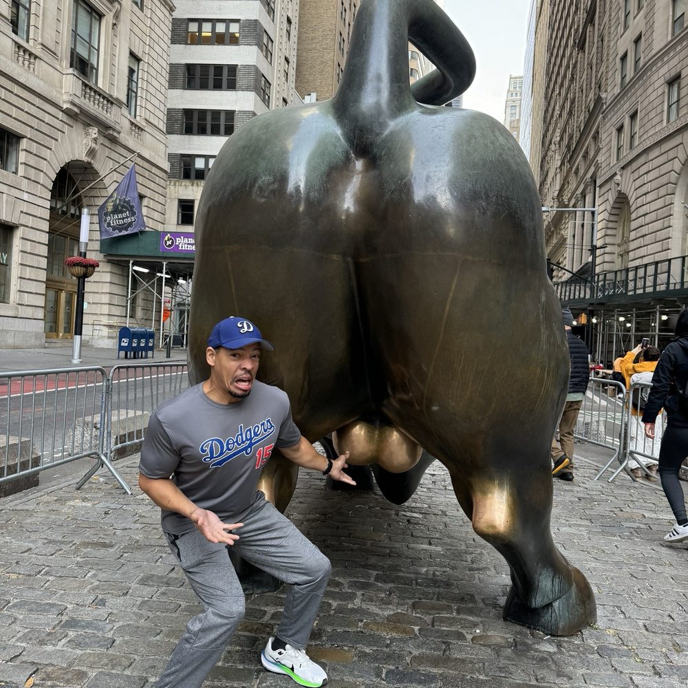 Charging Bull - Look at me I'm Aaron Judge in the 5th inning, afraid of balls. - Landmarks & Historical Buildings Near Me - New York, New York