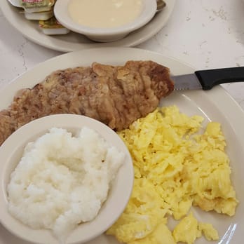 Savoy - chicken friee steak with cream gravy, grits, and eggs - New American Near Me - Tulsa, Oklahoma Savoy - chicken friee steak with cream gravy, grits, and eggs - New American Near Me - Tulsa, Oklahoma