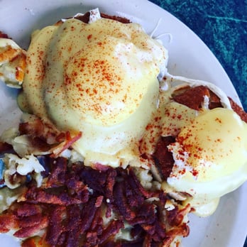 Bill's Cafe - Crab Cake Benedict. YUM! - American Near Me - San Jose, California
